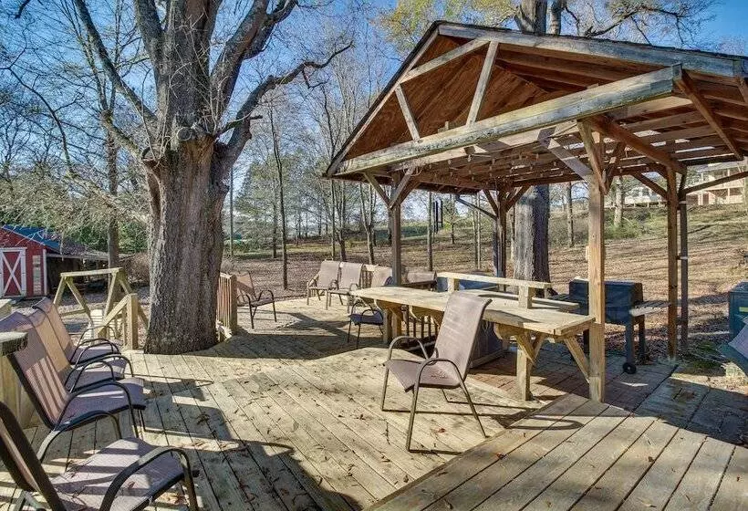 Bright Cartersville Home W/ Fire Pit & Sunroom!