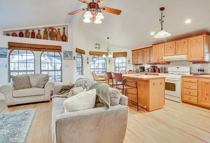 Canal Front Port Isabel Cottage: 5 Mi To Beach!