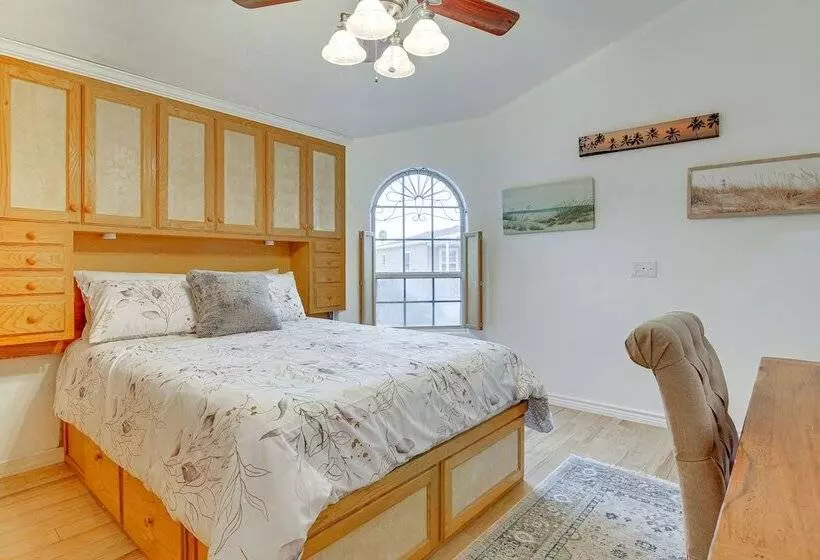 Canal Front Port Isabel Cottage: 5 Mi To Beach!
