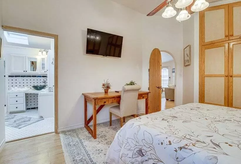 Canal Front Port Isabel Cottage: 5 Mi To Beach!