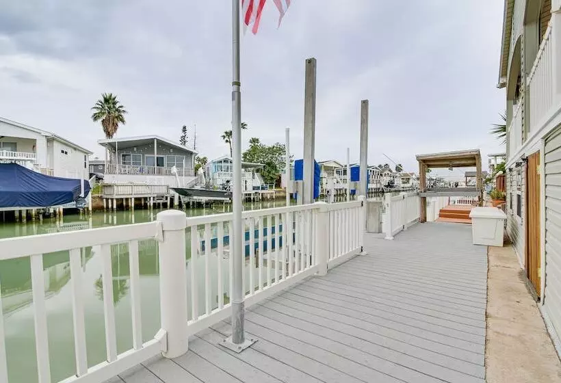 Canal Front Port Isabel Cottage: 5 Mi To Beach!