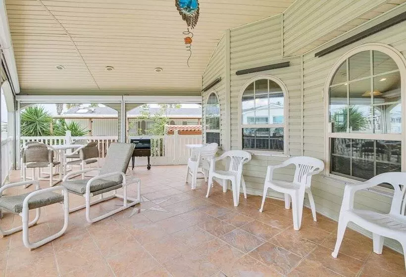 Canal Front Port Isabel Cottage: 5 Mi To Beach!