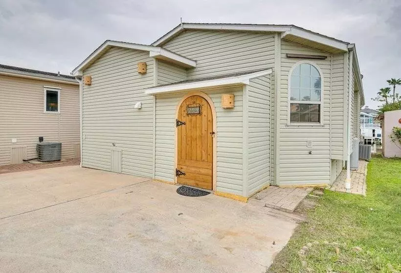Canal Front Port Isabel Cottage: 5 Mi To Beach!