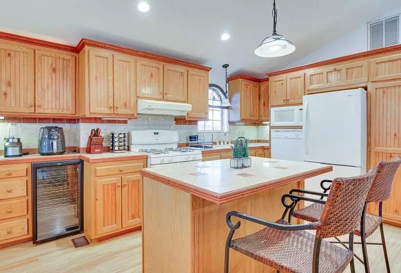 Canal Front Port Isabel Cottage: 5 Mi To Beach!