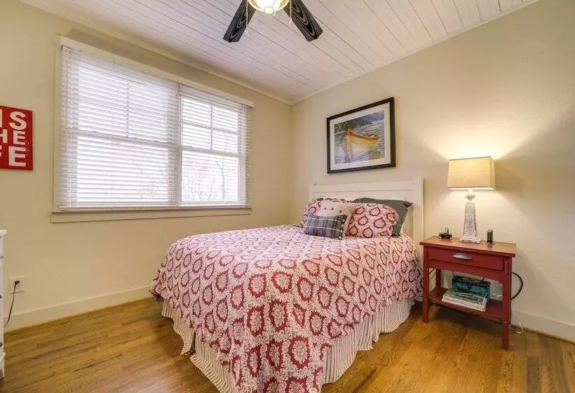 Hike & Boat: Cozy Bear Lake Cottage!