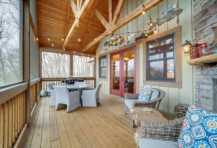 Hike & Boat: Cozy Bear Lake Cottage!