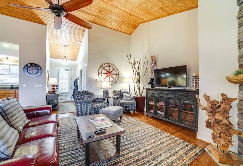 Hike & Boat: Cozy Bear Lake Cottage!