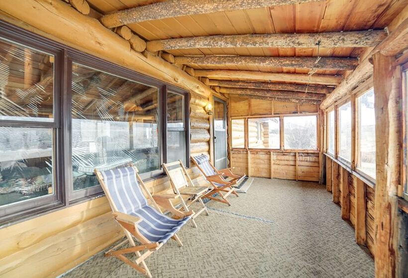 Yellowstone Cabin Getaway Near National Park