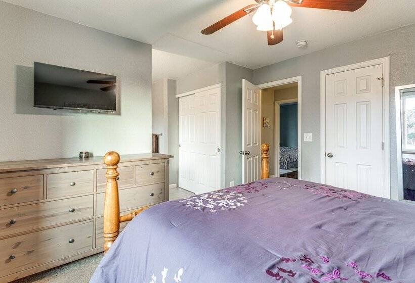 5 Mi To Dtwn Denver: Pet Friendly Home W/ Yard