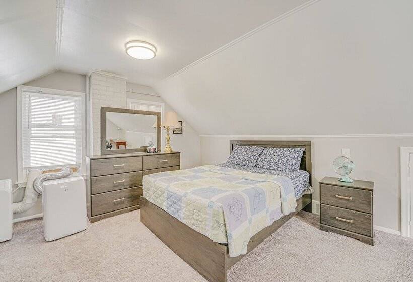 Detroit Vacation Rental: Private Patio & Yard