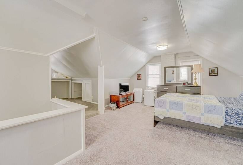 Detroit Vacation Rental: Private Patio & Yard