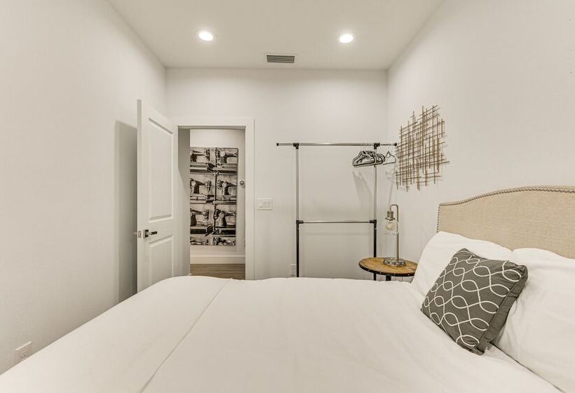 Dog Friendly Lutz Family Home W/ Large Yard!