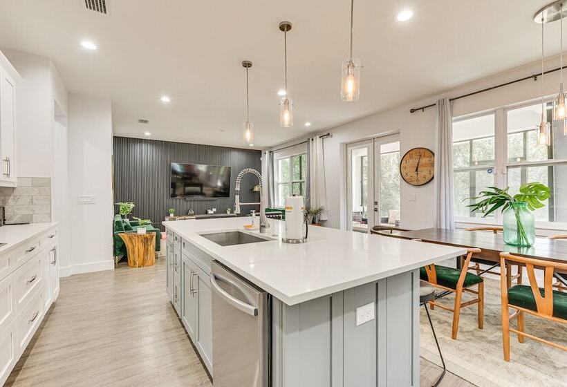 Dog Friendly Lutz Family Home W/ Large Yard!