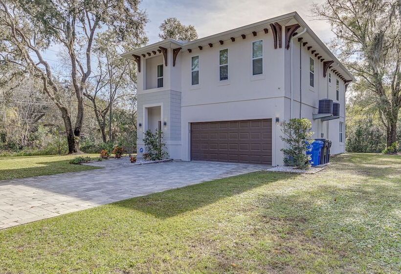 Dog Friendly Lutz Family Home W/ Large Yard!