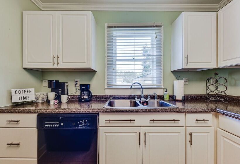 Dtwn St Marys Home Near Waterfront: Pets Welcome!