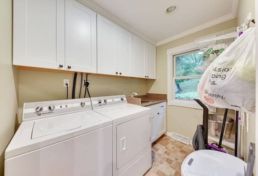 Family Friendly Twin Lakes Home Near Lake Mary!