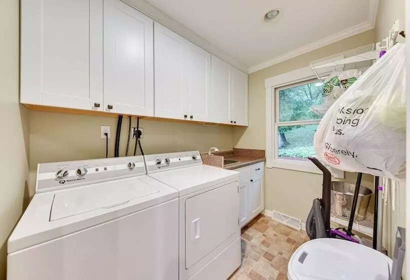 Family Friendly Twin Lakes Home Near Lake Mary!