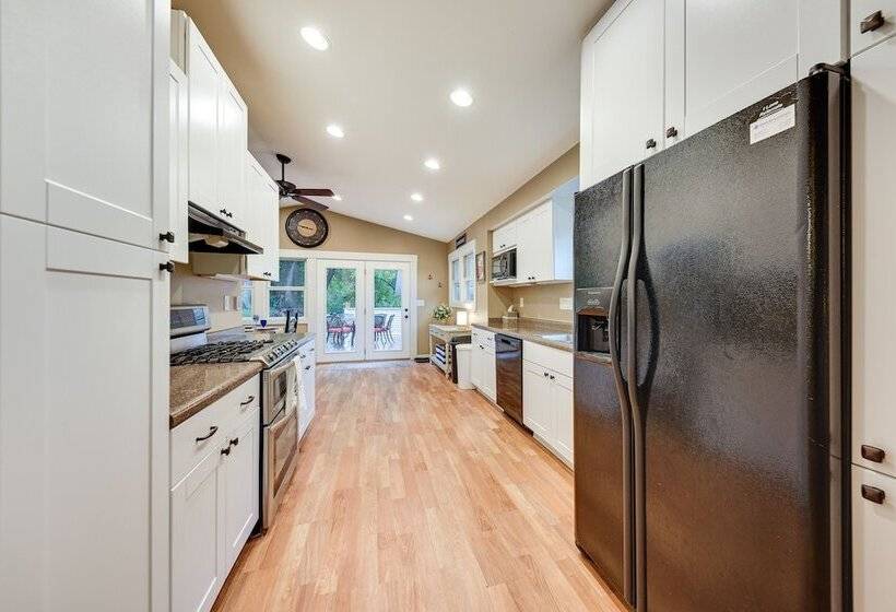 Family Friendly Twin Lakes Home Near Lake Mary!