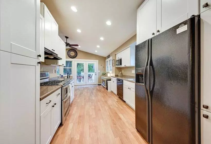 Family Friendly Twin Lakes Home Near Lake Mary!