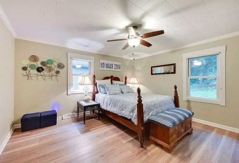 Family Friendly Twin Lakes Home Near Lake Mary!