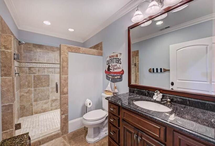 Flip Flop Therapy By Avantstay Theater + Games