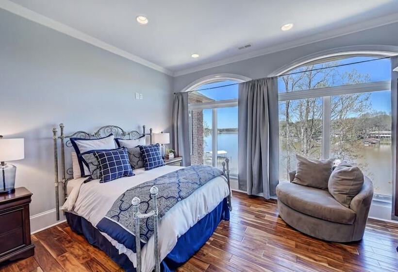 Flip Flop Therapy By Avantstay Theater + Games