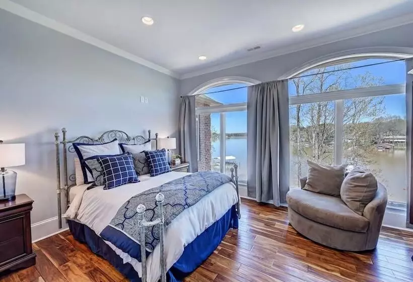 Flip Flop Therapy By Avantstay Theater + Games