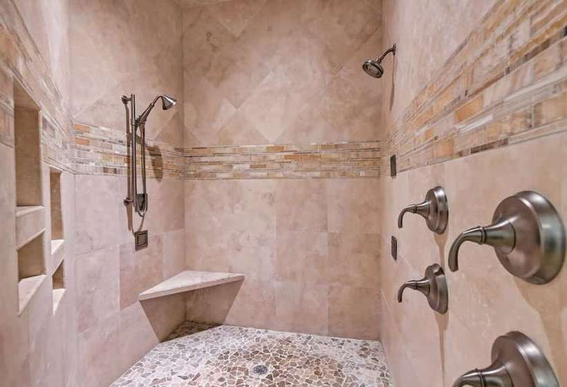 Flip Flop Therapy By Avantstay Theater + Games