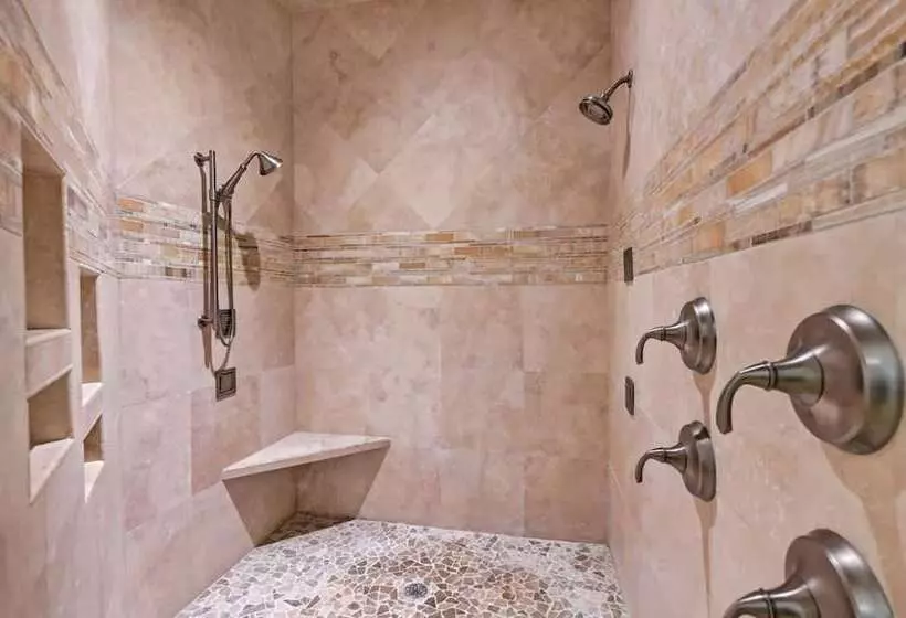 Flip Flop Therapy By Avantstay Theater + Games