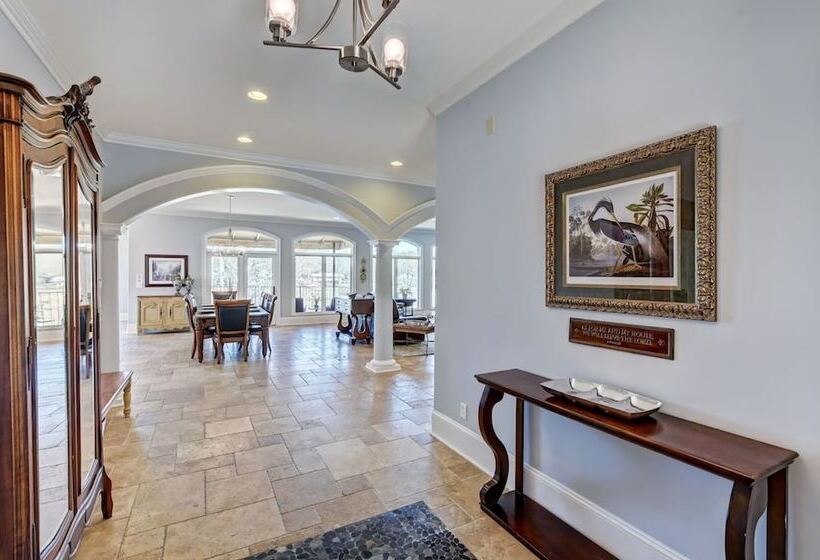 Flip Flop Therapy By Avantstay Theater + Games