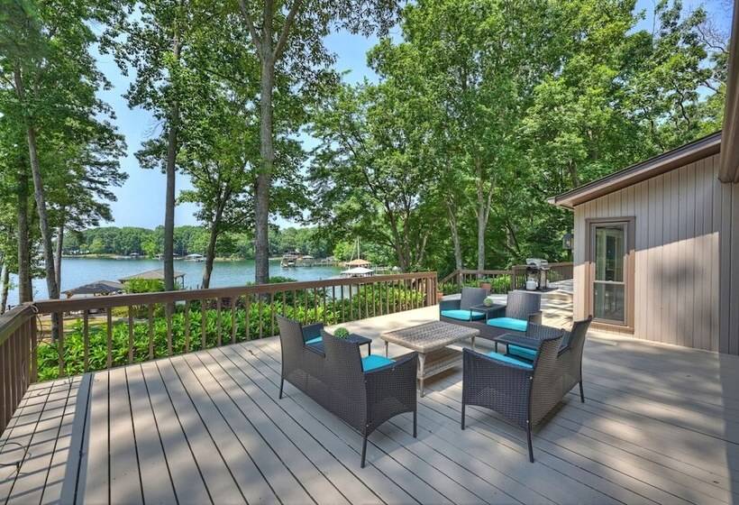 Happy Place By Avantstay Firepit, Ranch Style