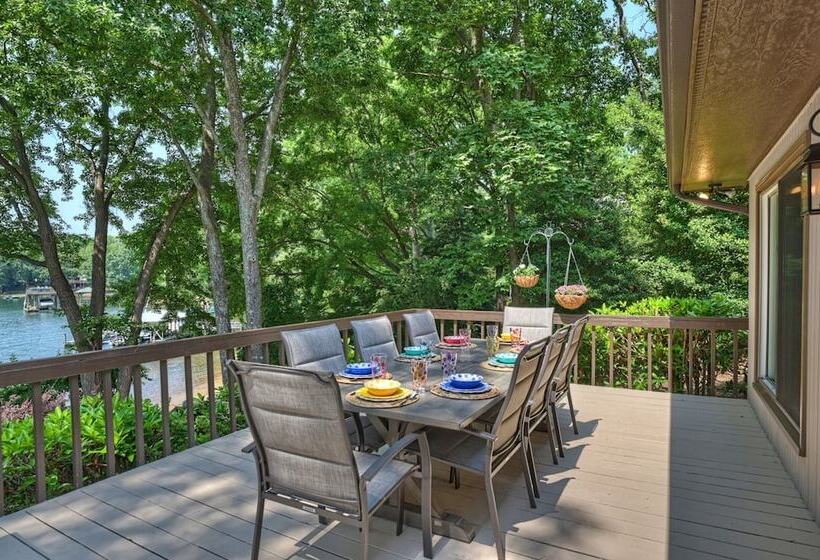 Happy Place By Avantstay Firepit, Ranch Style