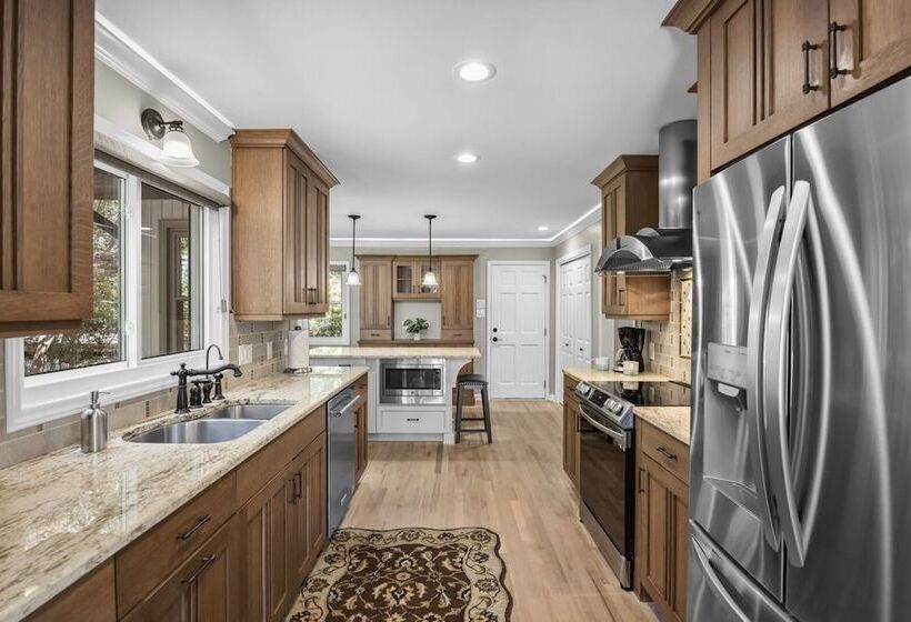 Happy Place By Avantstay Firepit, Ranch Style