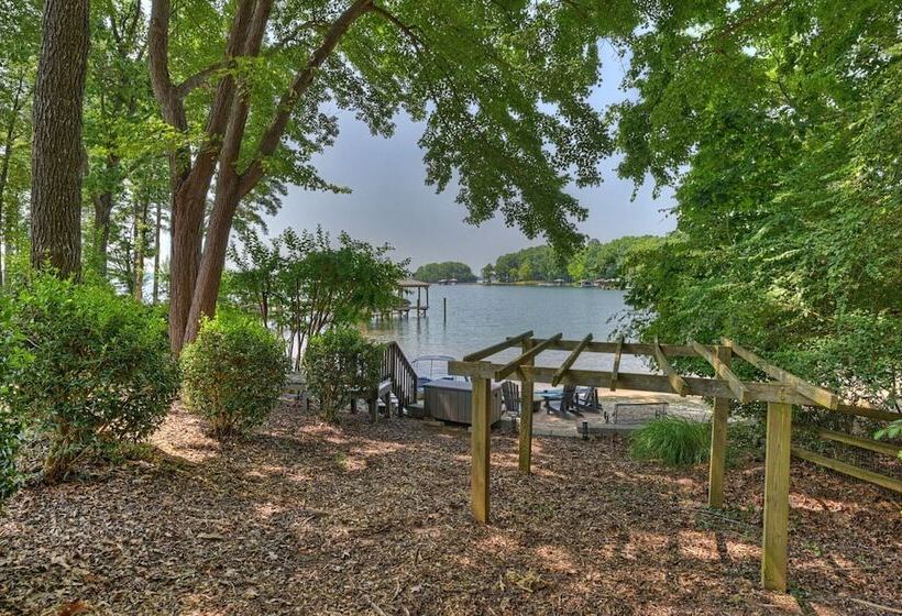 Happy Place By Avantstay Firepit, Ranch Style