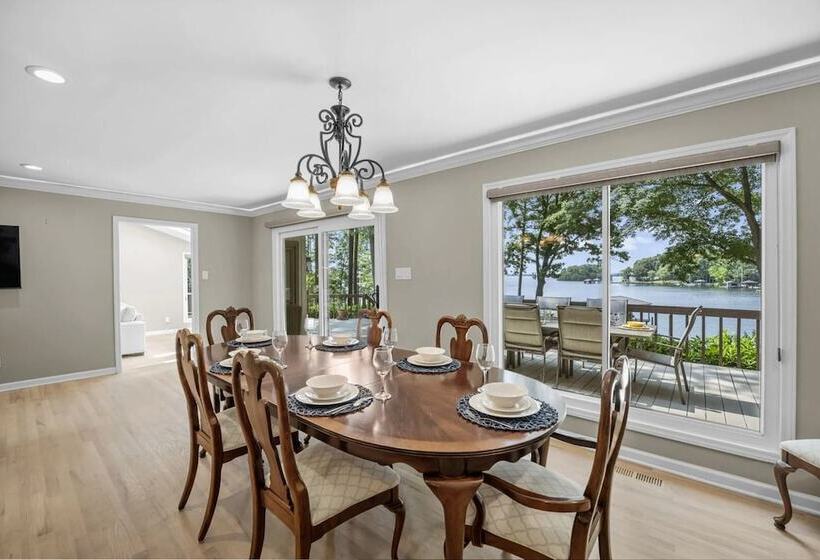 Happy Place By Avantstay Firepit, Ranch Style