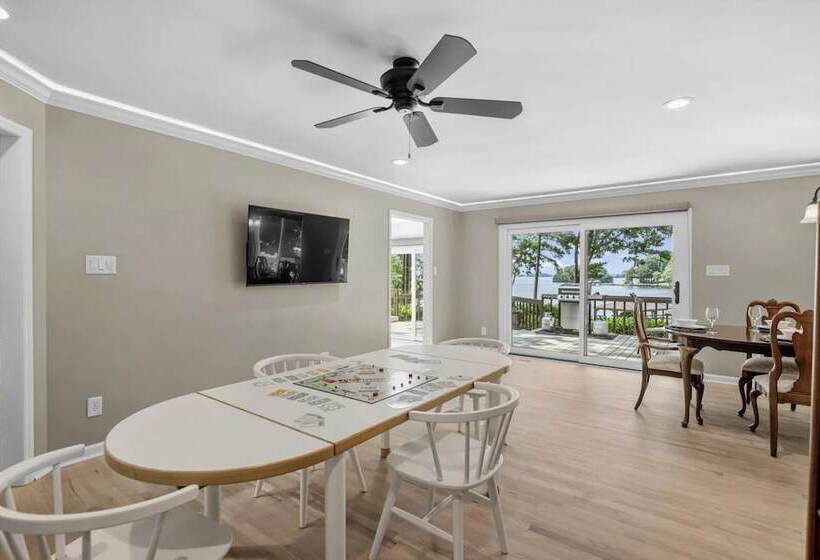 Happy Place By Avantstay Firepit, Ranch Style