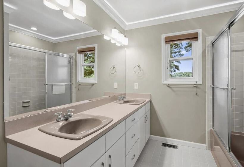 Happy Place By Avantstay Firepit, Ranch Style