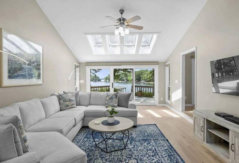 Happy Place By Avantstay Firepit, Ranch Style