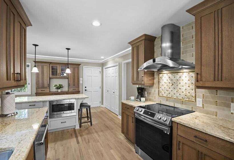 Happy Place By Avantstay Firepit, Ranch Style