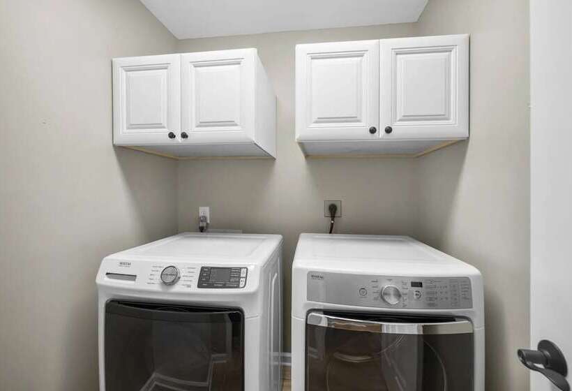 Happy Place By Avantstay Firepit, Ranch Style