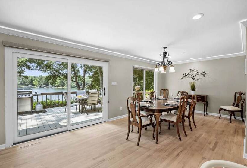 Happy Place By Avantstay Firepit, Ranch Style