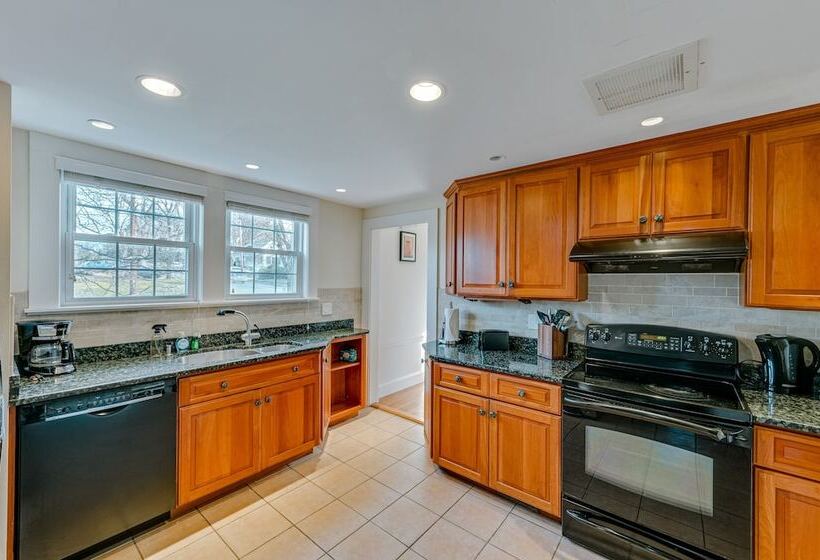 Home W/ Backyard ~ 2 Mi To Downtown Lexington!