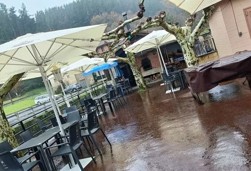 Hotelli Habitaciones Restaurante Asador El Puente Galdames