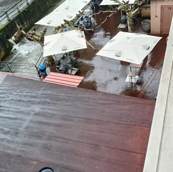 Hotelli Habitaciones Restaurante Asador El Puente Galdames