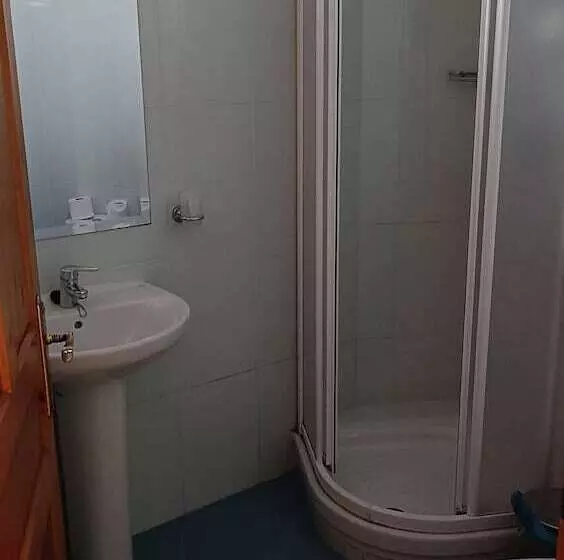 Hotelli Habitaciones Restaurante Asador El Puente Galdames