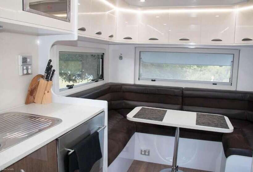 בית מלון כפרי Longford Riverside Caravan Park