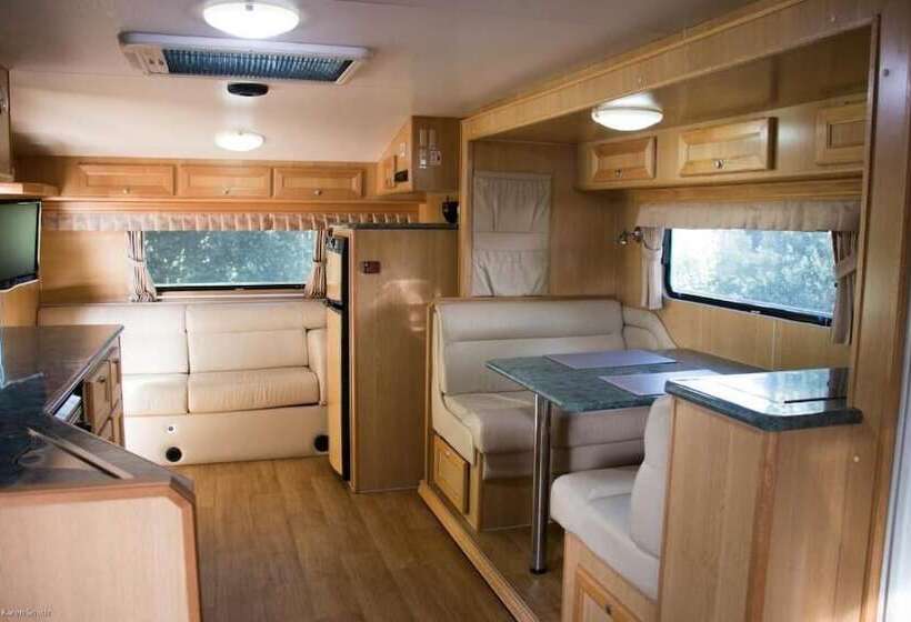 בית מלון כפרי Longford Riverside Caravan Park