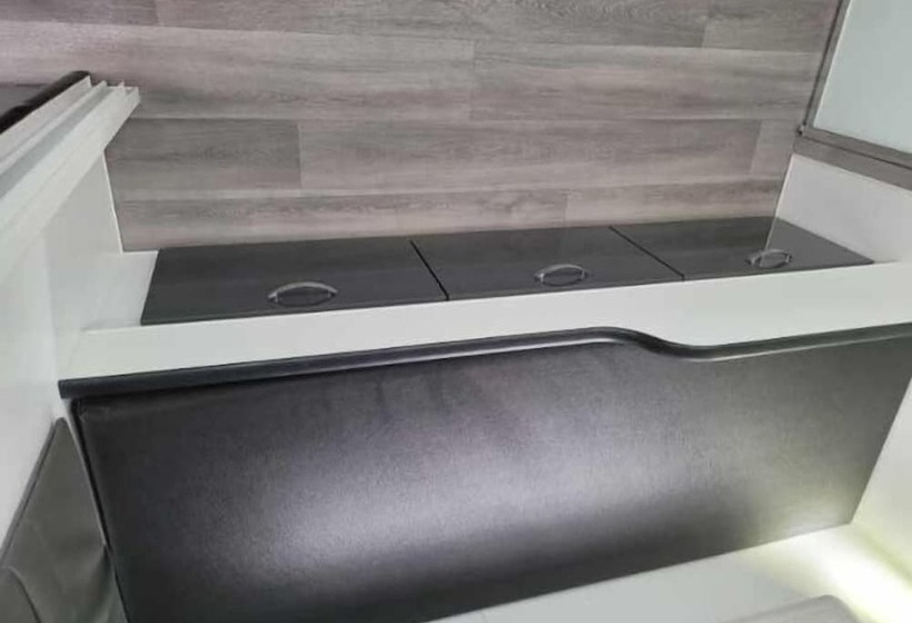 בית מלון כפרי Longford Riverside Caravan Park