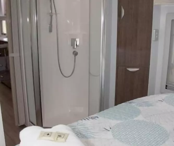 Hotelli Longford Riverside Caravan Park