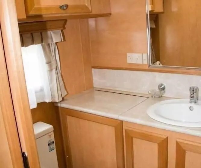 Hotelli Longford Riverside Caravan Park